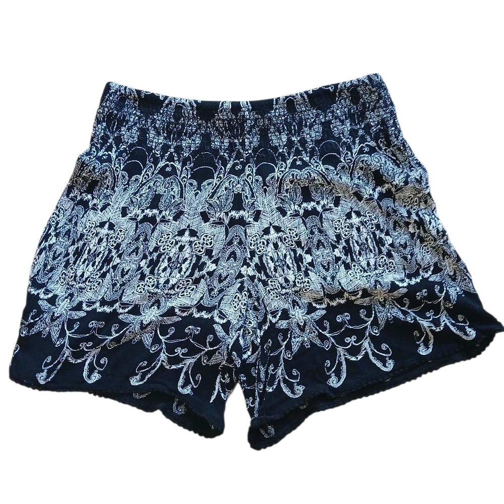 Billa Women's Size Medium White And Black Print Shorts - Picture 2 of 8